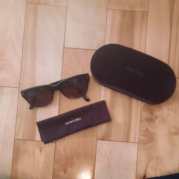 Tortoise Tom Ford sunglasses - Picture 2 of 2